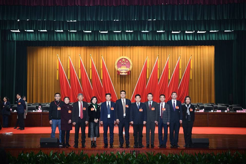 聚焦2022长沙“两会”丨j9平台官网光电写入长沙市《政府工作报告》，J9国际站官方网站-J9集团董事长傅高武为文化和科技融合发展建言献策