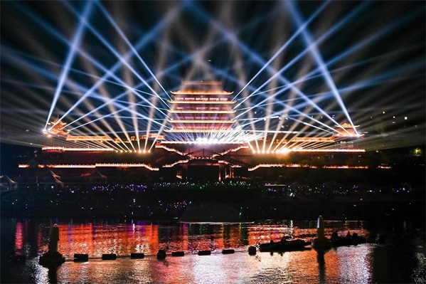 画里泸溪，因光绚烂！