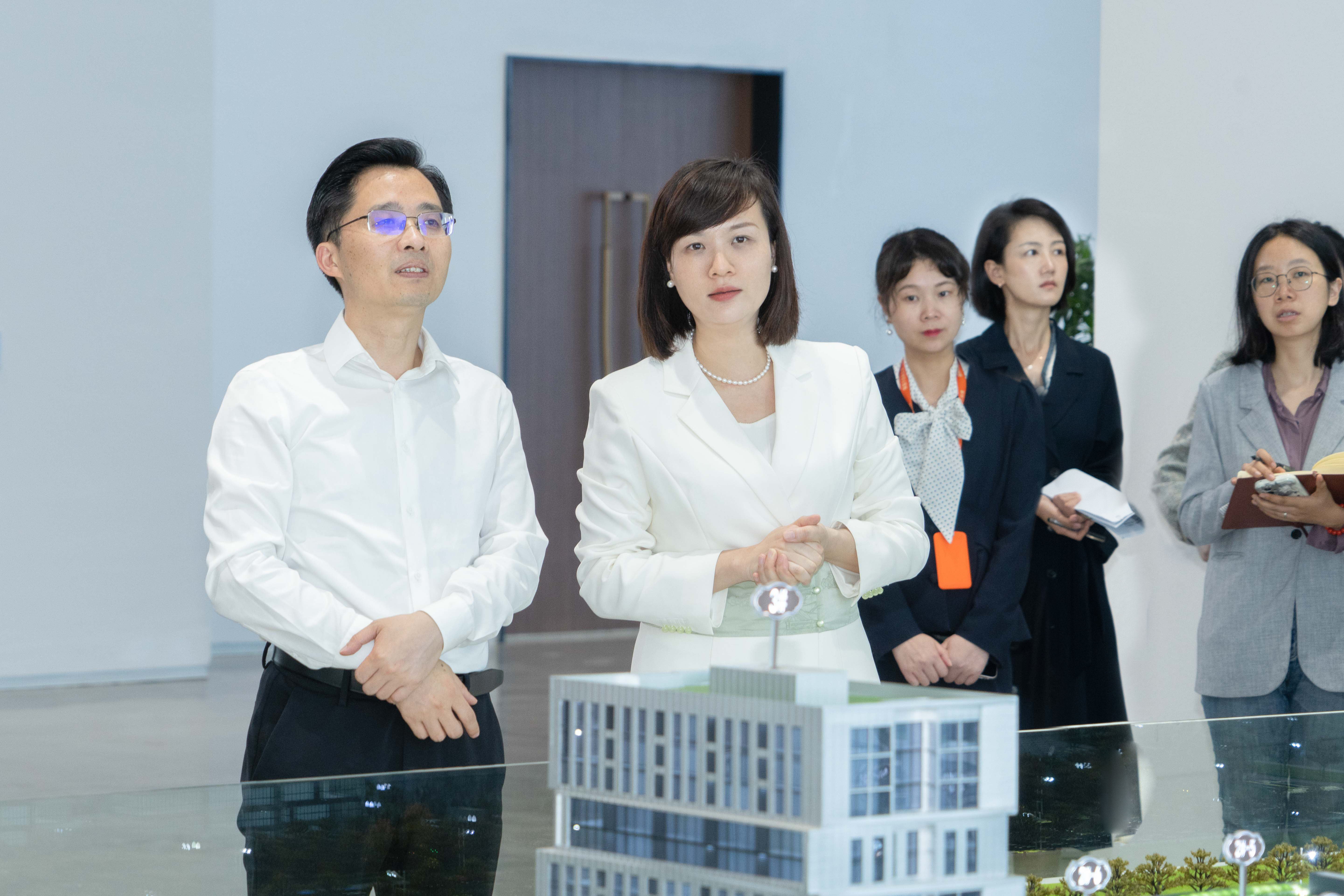 长沙经开区管委会主任蒋红波一行莅临J9国际站官方网站-J9集团调研指导