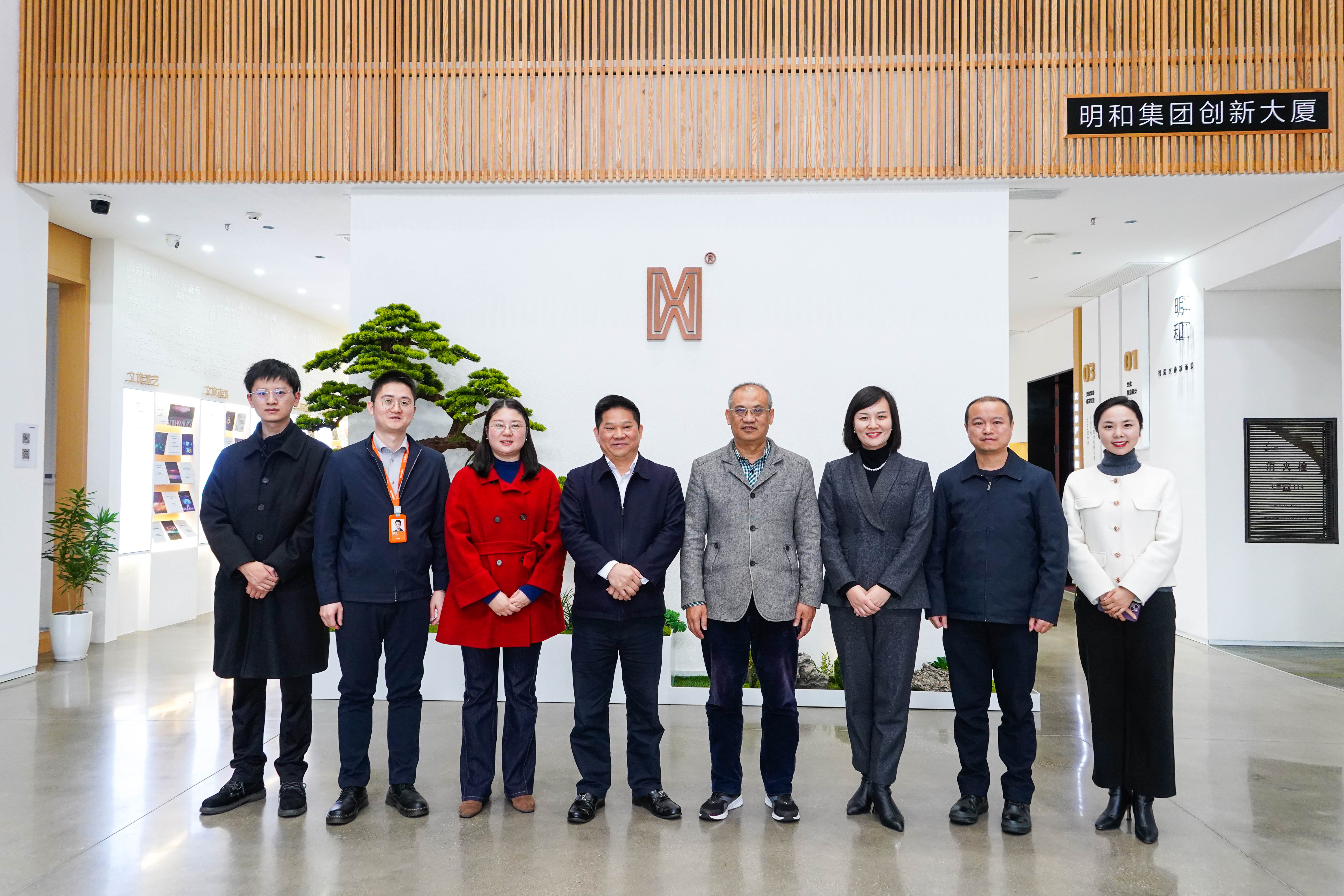 湖南省政协副主席、民进湖南省委会主委潘碧灵一行莅临j9平台官网调研考察