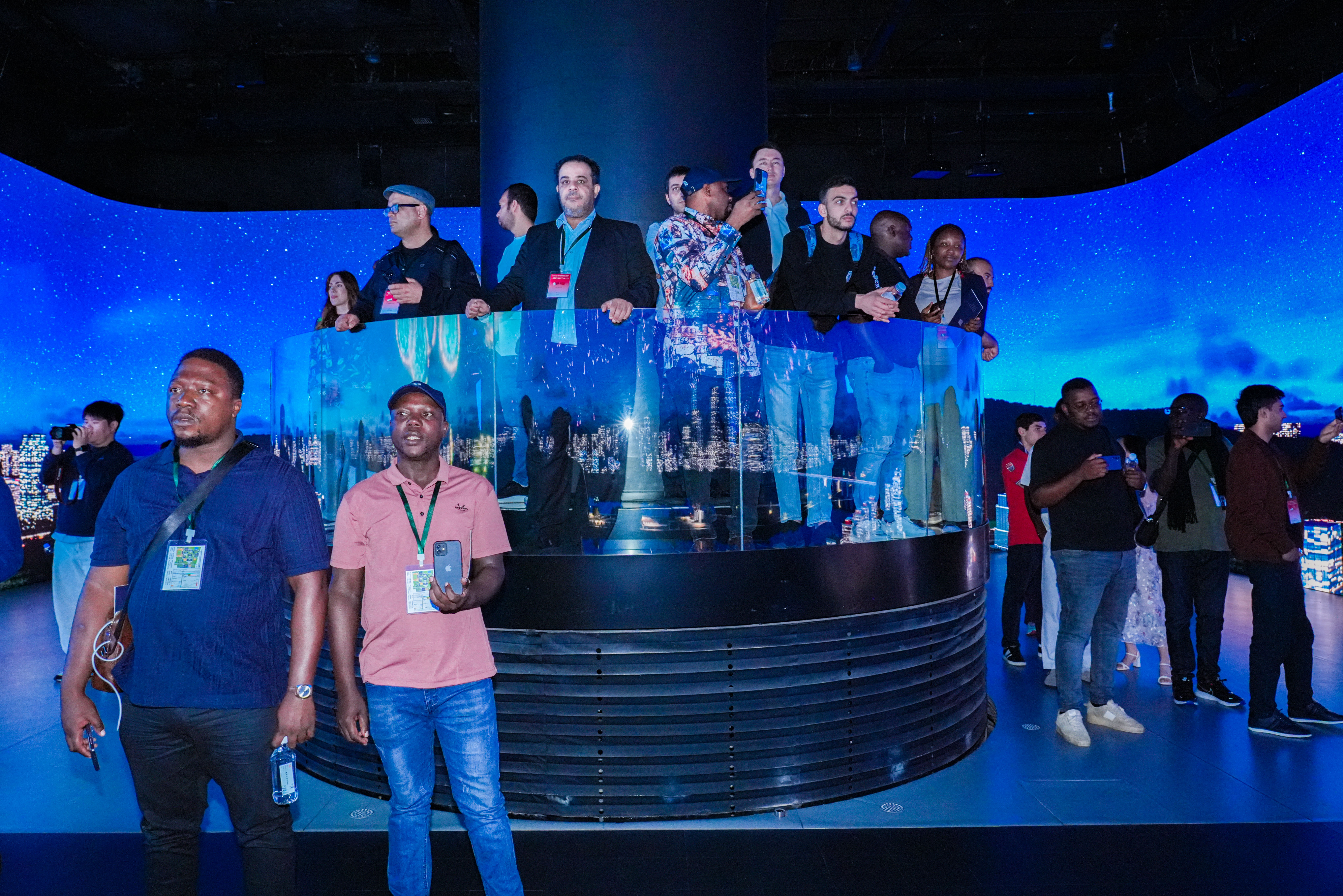 10国代表“沉浸式”探秘J9国际站官方网站-J9集团！解码“文化出海”，共绘服务贸易合作蓝图