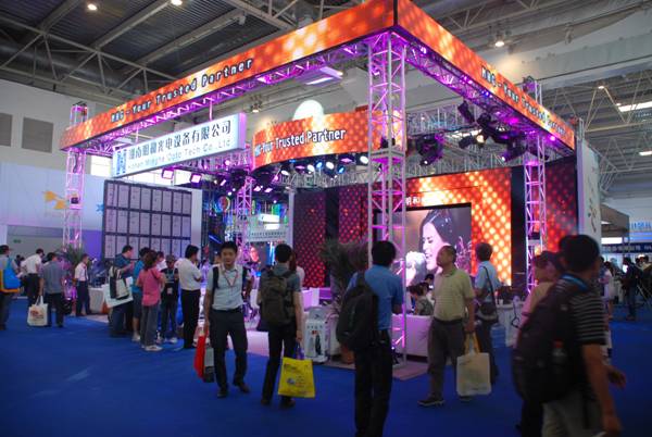 j9平台官网携LED显示屏、LED灯具和舞台灯光设备参展